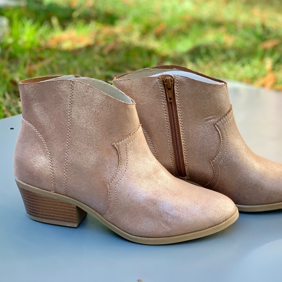 Women’s Metallic Fashion Style Western Boots Shoe - Picture 6 of 14